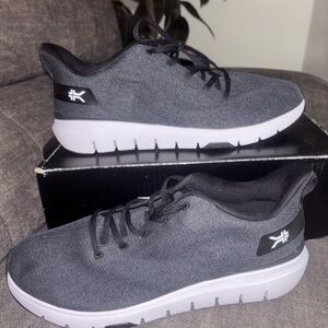 KURU Men's Black and White Sneakers